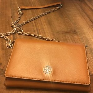 Tory Burch wallet on chain